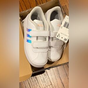 Adidas VL court CMFI tennis shoes / sneakers
Toddler size 10k, whit